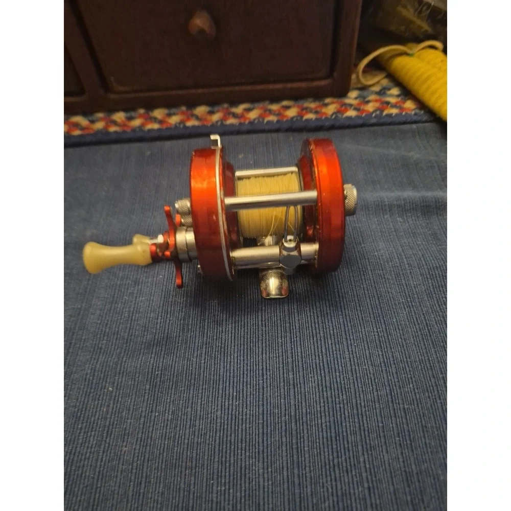 Abu Garcia AMMBASSADUER 5000  FISHING BAITCAST REEL